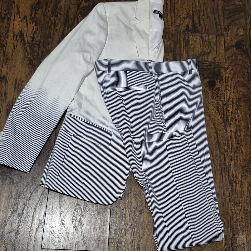 Stylish White and Blue Striped Men's Suit - Picture 2 of 4